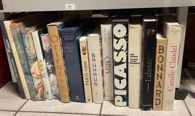 beaucoup de livres sur une étagère