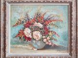 peinture d'un vase de fleurs sur une table à fond bleu