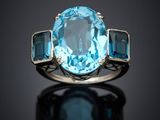 an oval blue topaze and blue topaze ring set in 18k white gold