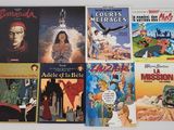 Plusieurs albums de BD sont alignés sur une surface blanche