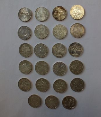 a close up of a bunch of coins sitting on top of a table