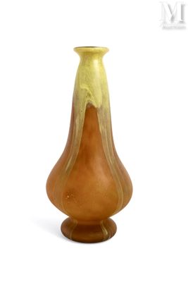 SCHNEIDER Vase en verre à décor de coulures jaunes sur fond …