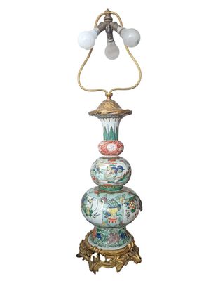 an image of a lamp that is sitting on top of a table
