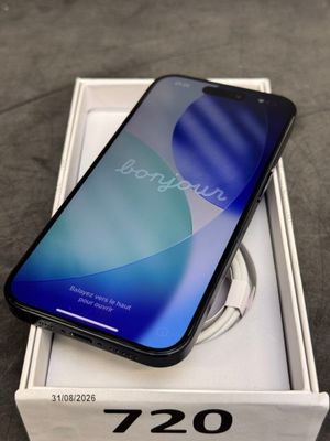 une image représentant un téléphone noir posé sur une boîte blanche