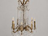 un lustre en laiton et cristal à cinq lumières