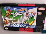 La boîte du jeu « Bugs Bunny Rabbit Rampage » est posée sur la table.