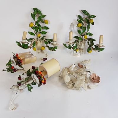 trois bougies posées sur une table blanche