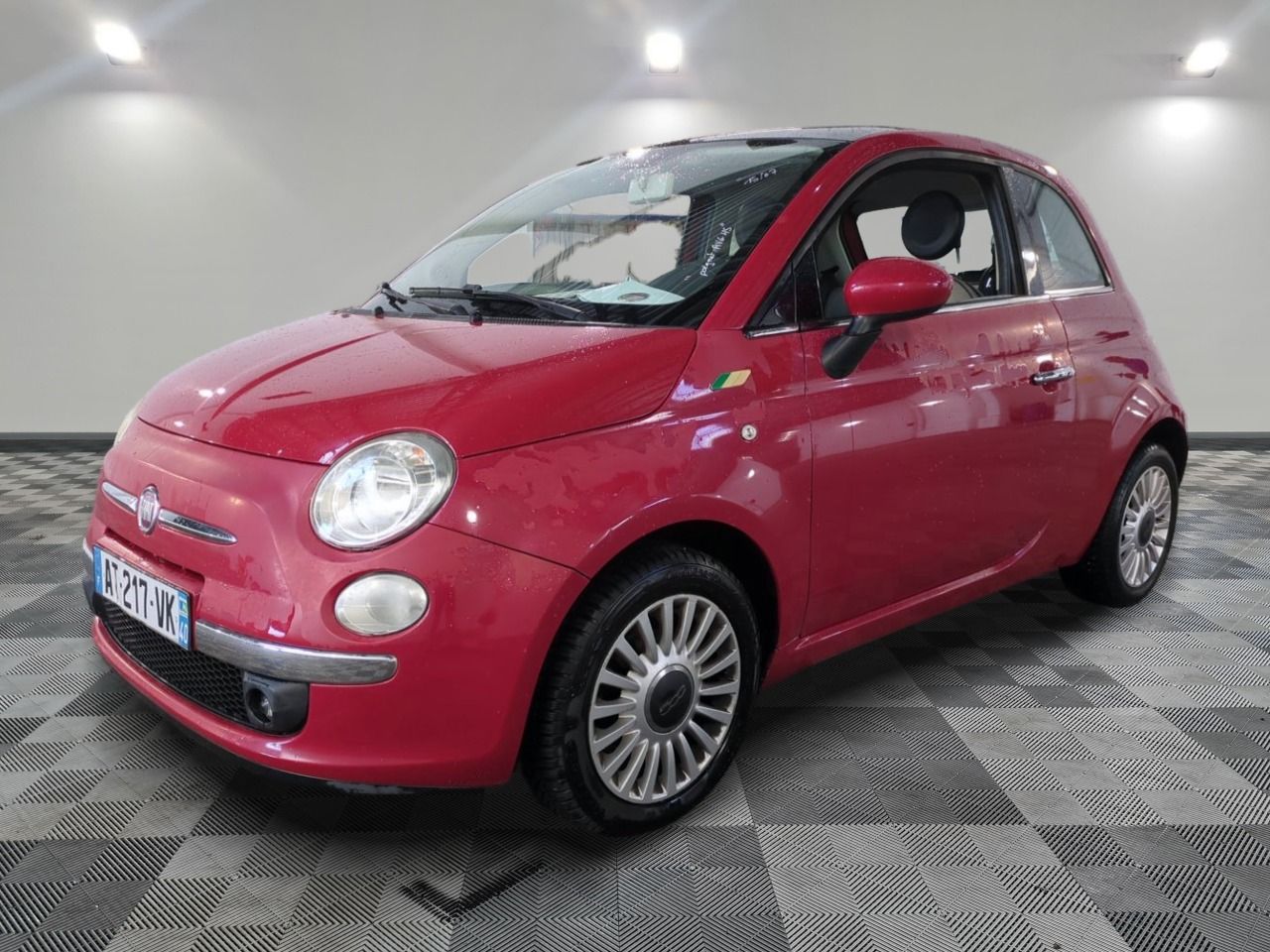 FIAT - 500 1.2 8V 69 CH SS 500 - ES - Mise en service: 11/06/2010 - Poignée avant gauche Hors Service Vernis s'écaill...
