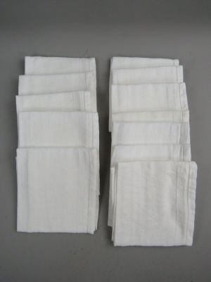 12 Serviettes en damassé à petits jours échelle