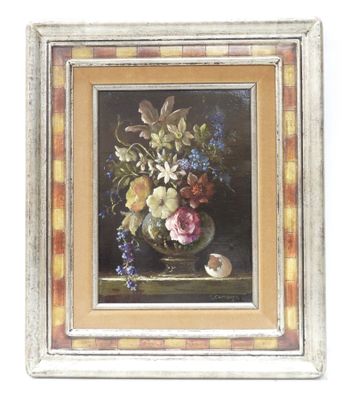 peinture d'une nature morte de fleurs dans un vase sur une table