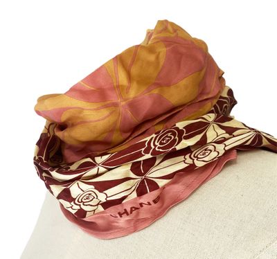 a close up of a scarf on a mannequin head