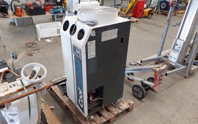 a picture of a machine that is sitting on a pallet