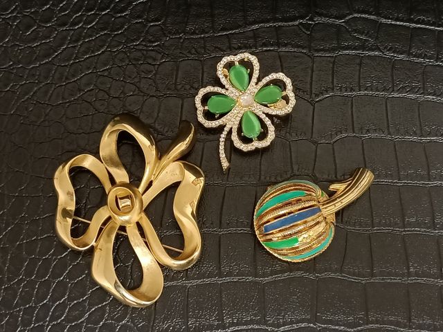 Lot de 3 broches diverses