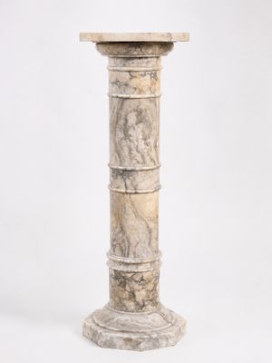 une image représentant un socle en marbre sur fond blanc