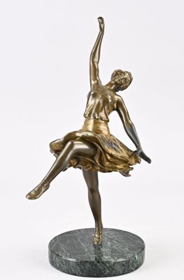 une image représentant une statue en bronze d'une ballerine posée sur un socle en marbre