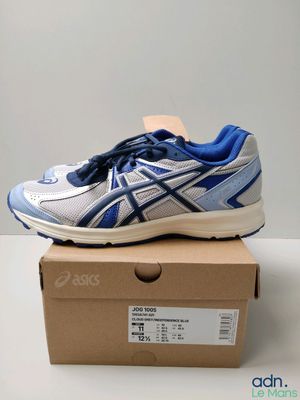 chaussures de course Asics Gelevo