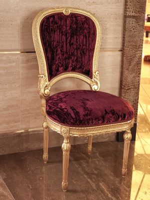 a chair that is sitting in the middle of a room