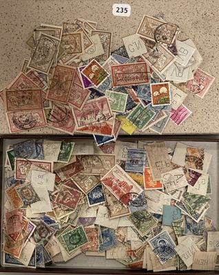 une photo d'une photo d'une collection de timbres-poste