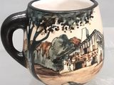 une tasse à café sur laquelle est représenté un train