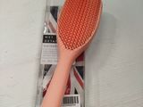 a hair brush that is sitting on a table
