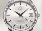 une image d'une montre en gros plan sur fond blanc