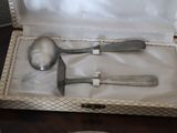 two spoons and two spoons in a box