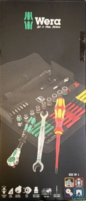 une boîte avec un tas d'outils à l'intérieur