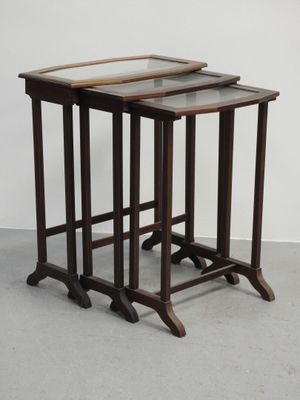 paire de tables gigognes de style « person »
