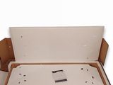 une boîte en carton avec un couvercle ouvert sur fond blanc