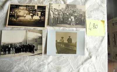 plusieurs vieilles photos d'hommes et de femmes allongés sur un lit dans une chambre
