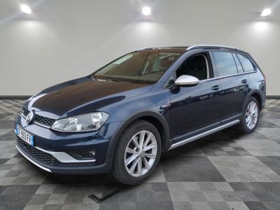 une Volkswagen Golf bleu break break break break break break break break break break break break break break break break break break break break break break break break break break break break break break break break break break break break break break break break break break break