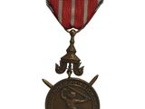 gros plan d'une médaille sur fond blanc