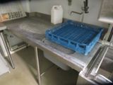 une photo d'une cuisine avec un évier et un lave-vaisselle