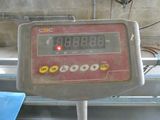 une photo d'une balance numérique dans une usine