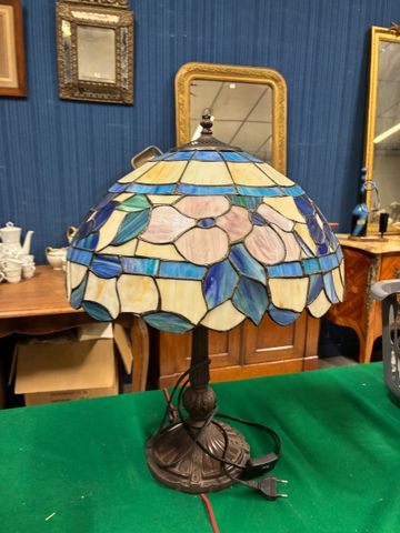 Lampe de détable, abat-jour façon vitrail, moderne