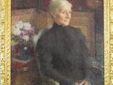 portrait d'une femme en robe noire, assise sur une chaise