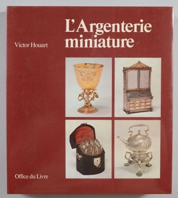 une image représentant un livre orné d'illustrations d'objets anciens