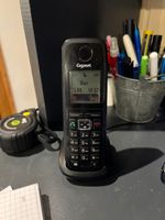 TÉLÉPHONE FIXE GIGASET avec sa base.
