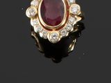 une bague à rubis et diamants