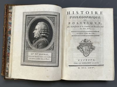 un vieux livre sur lequel figure le portrait d'un homme de profil