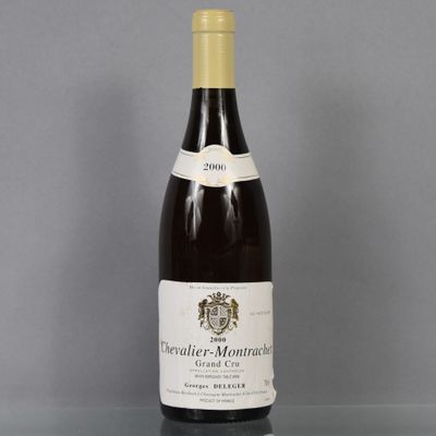une bouteille de vin posée sur une table en verre