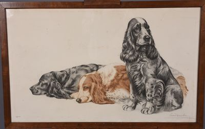 un tableau représentant deux chiens et un chat, posé sur un chevalet