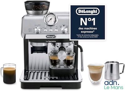 delonghi coffee machine with espressor and two cups of coffee