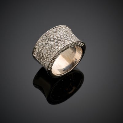 Bague bandeau en or gris 750 millièmes, sertie de cent trente-trois di - Photo 1