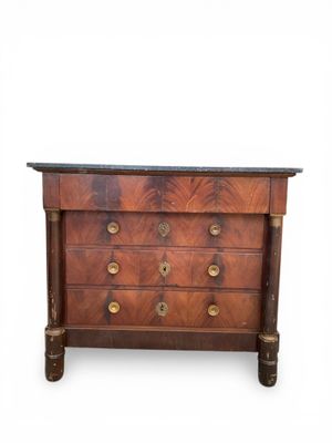 Commode en acajou, placage d'acajou ouvrant par quatre tiroi…