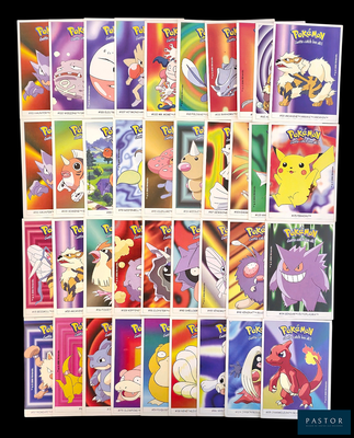 de nombreuses cartes Pokémon sur fond noir