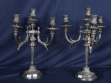 paire de chandeliers anciens en métal argenté sur socles
