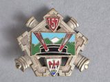 un badge sur lequel figure l'image d'un train
