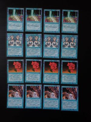 beaucoup de cartes sur la table