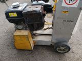 a small machine that is sitting on the ground